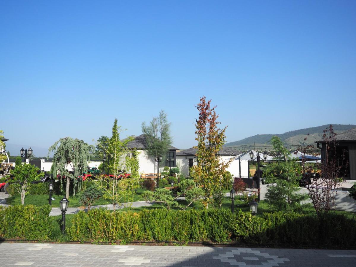 V&V Hotel Gyulagarak Bagian luar foto