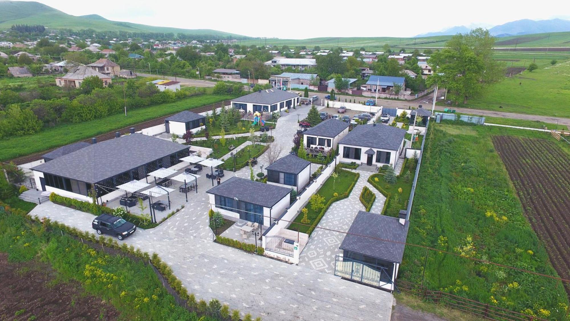 V&V Hotel Gyulagarak Bagian luar foto